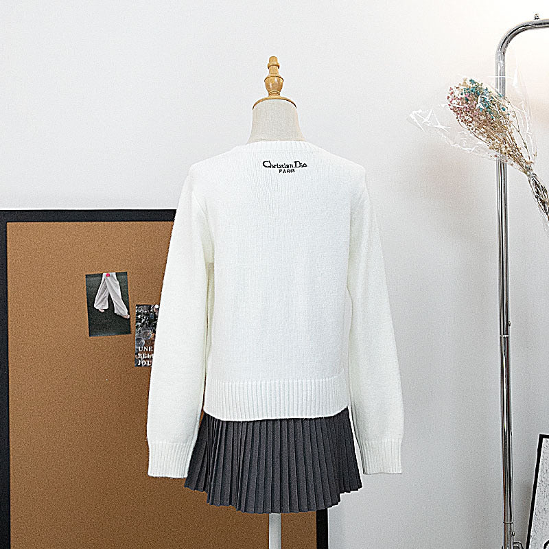 Butterfly embroidery long sleeved round neck pullover sweater