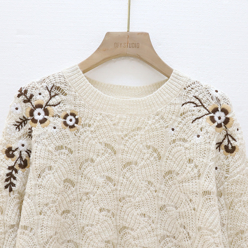 Embroidered round neck pullover sweater