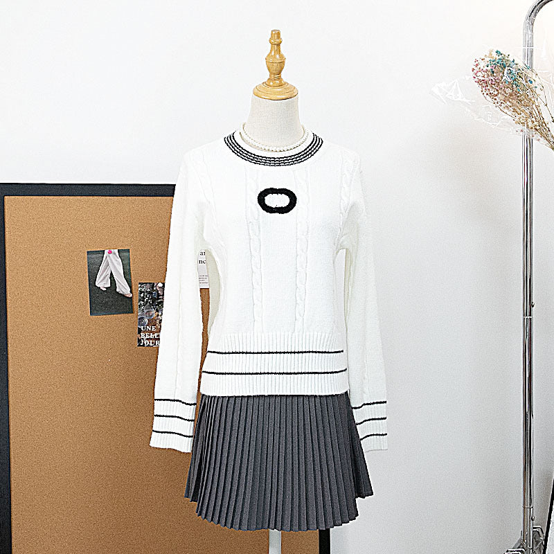 Color collision embroidery slim fit sweater for women