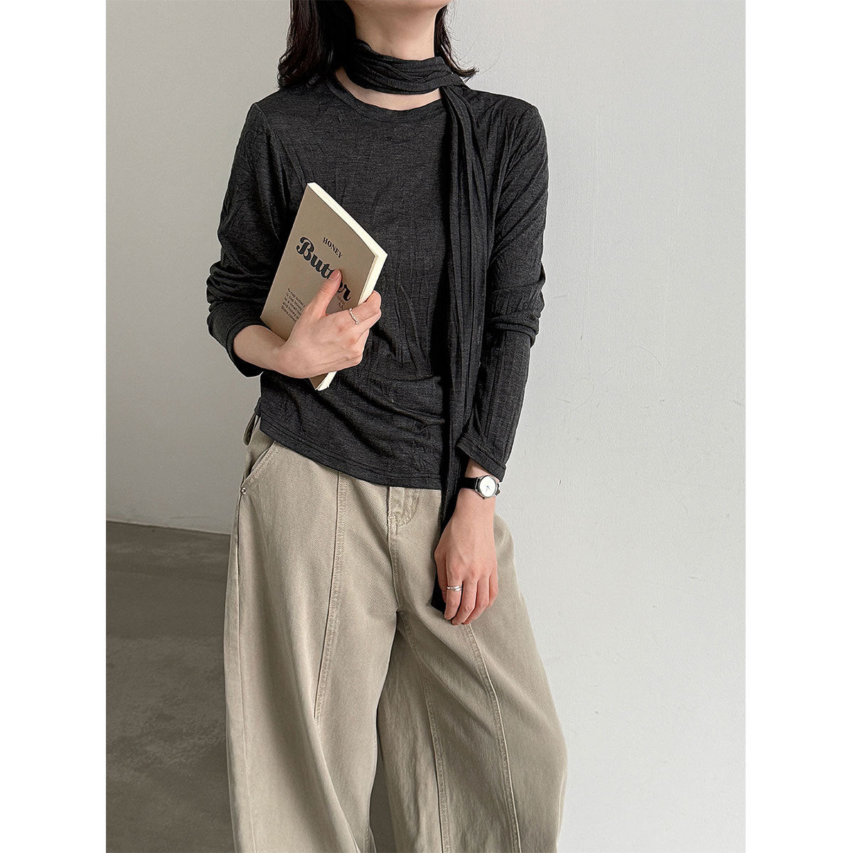 Soft long-sleeve T-shirt for women, autumn new style, slimming pleated TENCEL blend undershirt with scarf pairing